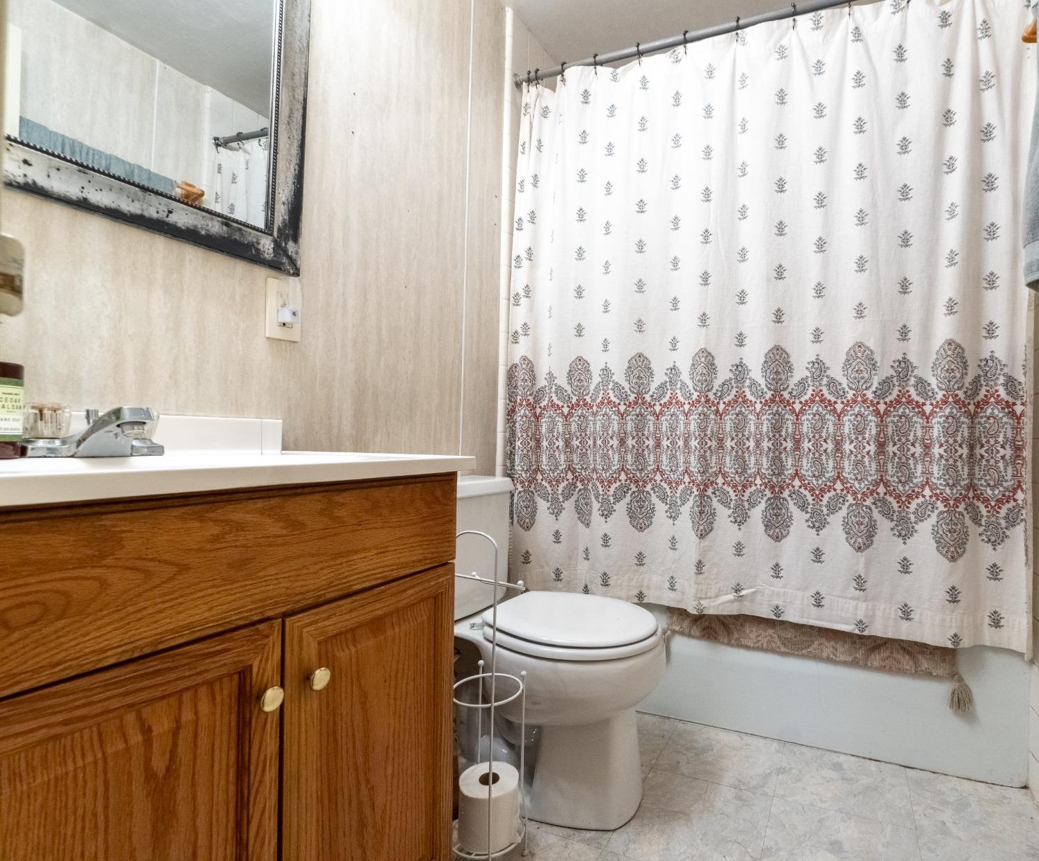 Detail Gallery Image 3 of 17 For 1132 Douglas, Stockton,  CA 95207 - 3 Beds | 1 Baths