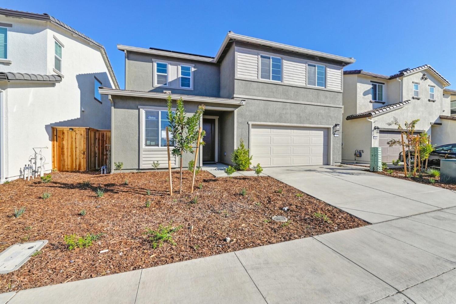 Detail Gallery Image 2 of 32 For 2449 Constellation Cir, Roseville,  CA 95747 - 3 Beds | 2/1 Baths