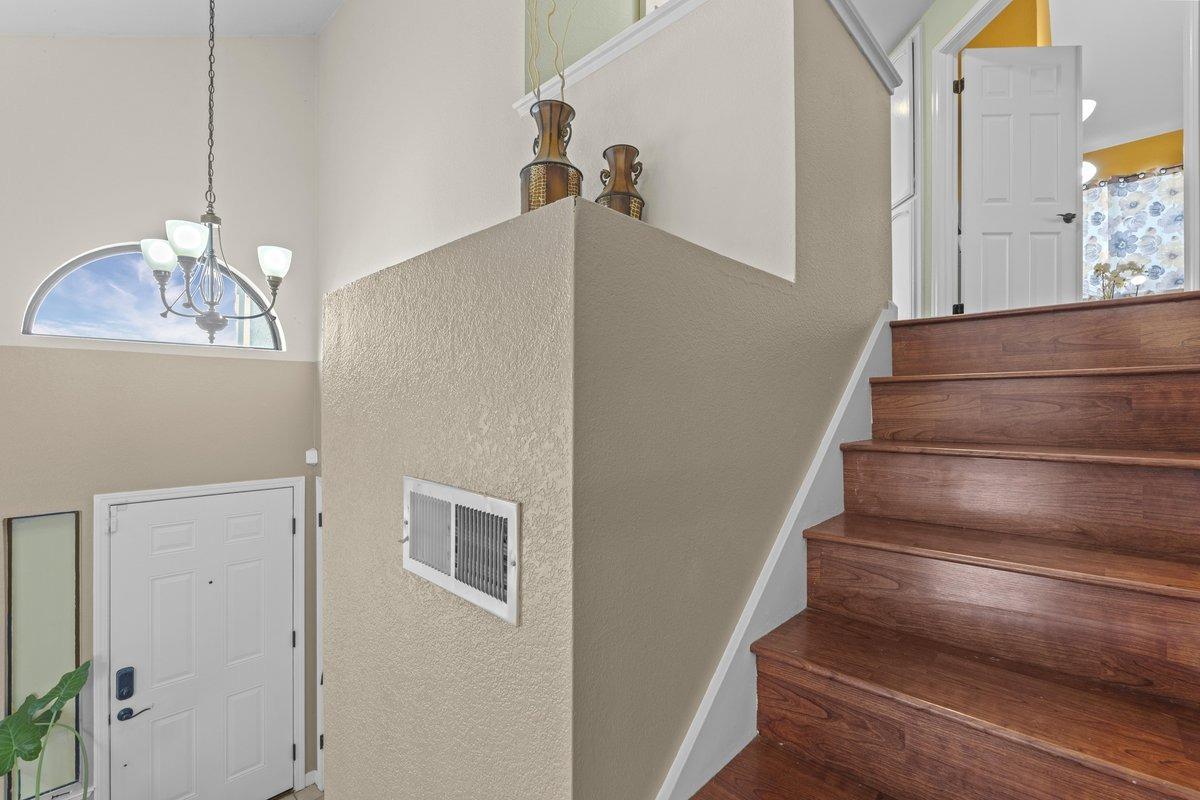 Detail Gallery Image 11 of 25 For 9382 Soaring Oaks Dr, Elk Grove,  CA 95758 - 4 Beds | 2/1 Baths