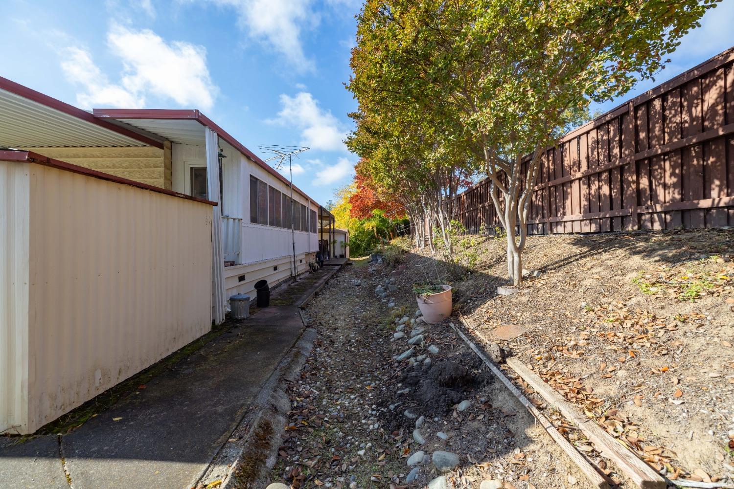 Detail Gallery Image 5 of 33 For 325 Bluebird Ln, Folsom,  CA 95630 - 2 Beds | 2 Baths