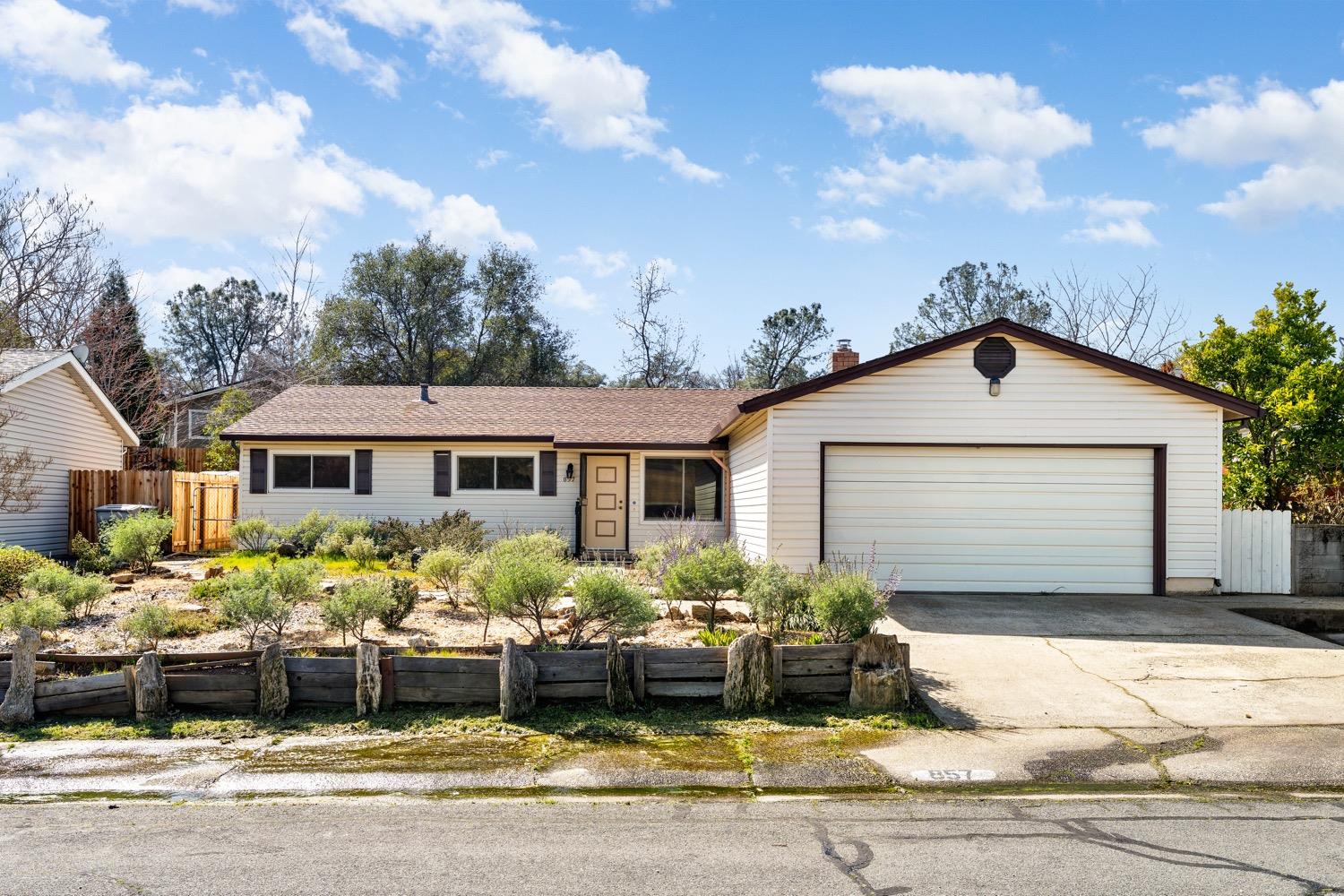 Detail Gallery Image 2 of 35 For 857 Matson Dr, Auburn,  CA 95603 - 3 Beds | 2 Baths