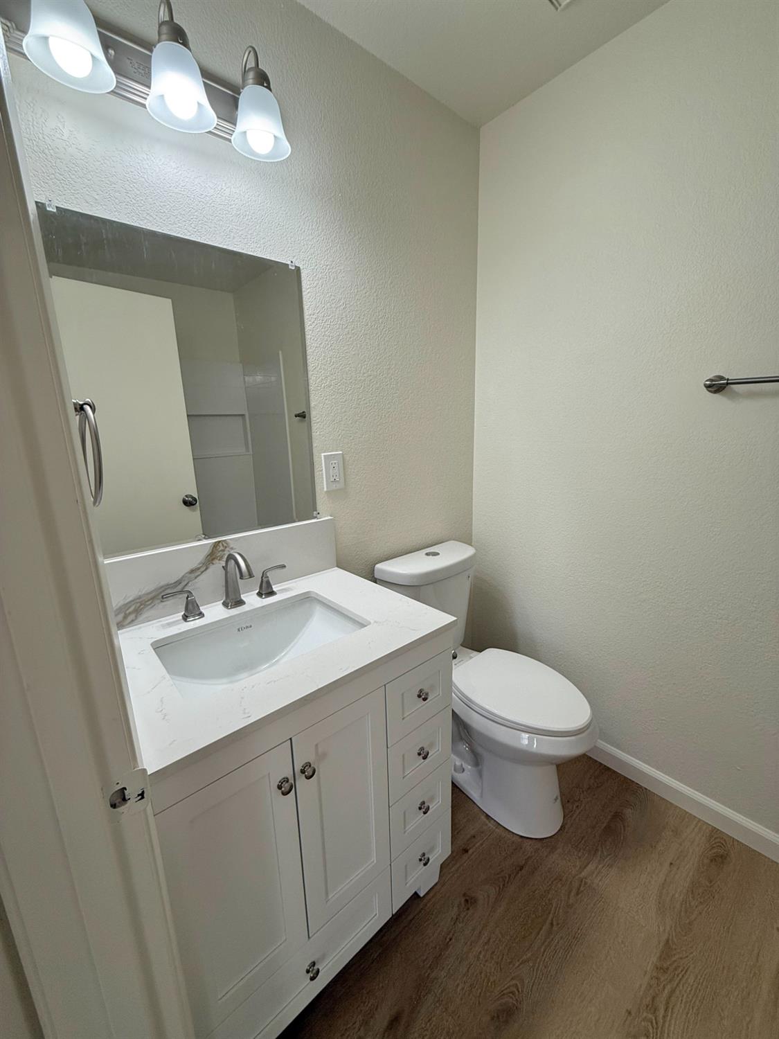 Detail Gallery Image 17 of 29 For 1633 Valmor Ct, Oakdale,  CA 95361 - 3 Beds | 2 Baths