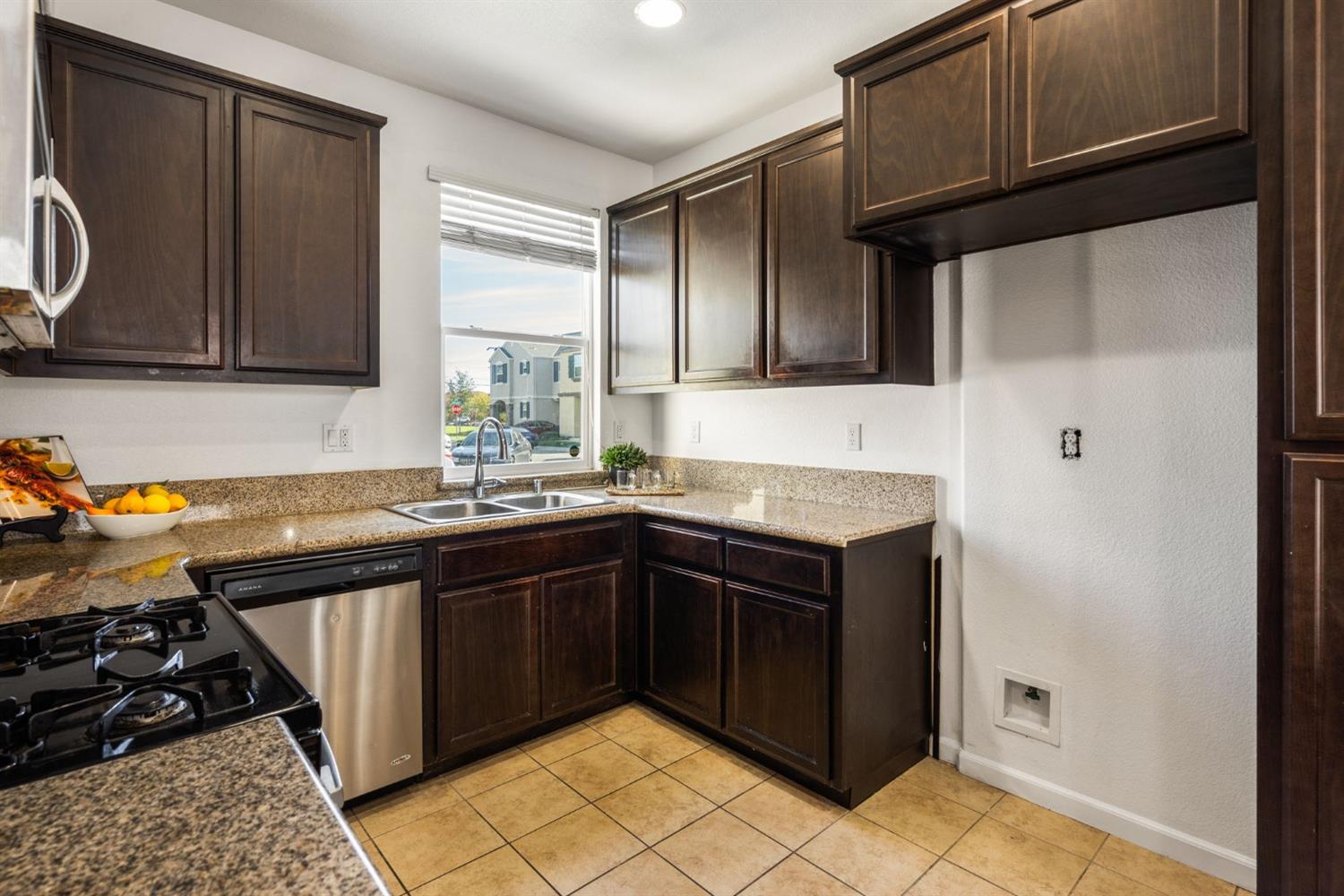 Detail Gallery Image 6 of 25 For 2437 Ben Ali Way, Sacramento,  CA 95815 - 3 Beds | 2/1 Baths