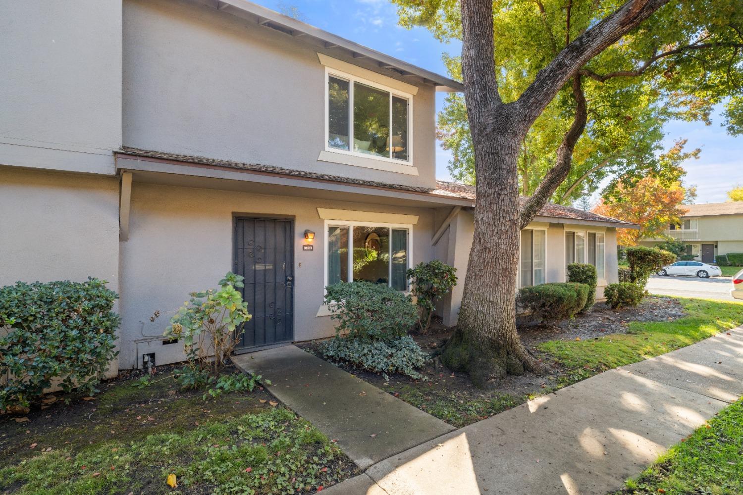 Detail Gallery Image 2 of 46 For 8857 La Riviera Dr #B,  Sacramento,  CA 95826 - 2 Beds | 1/1 Baths