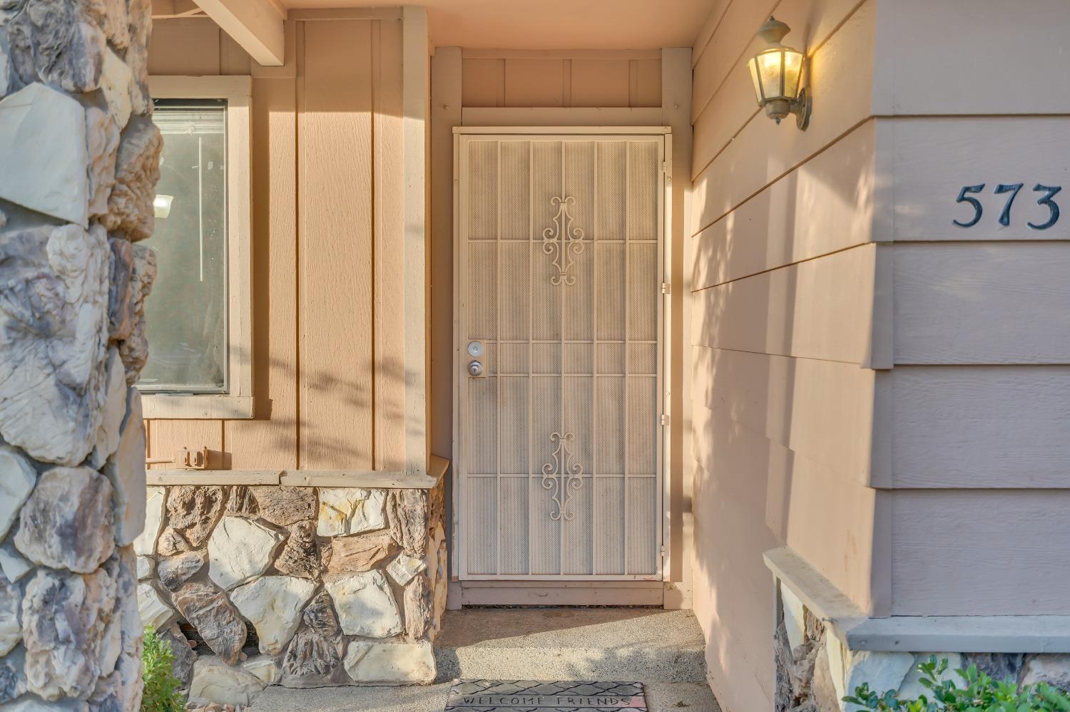 Detail Gallery Image 5 of 48 For 573 Shaw River Way, Sacramento,  CA 95831 - 3 Beds | 2 Baths