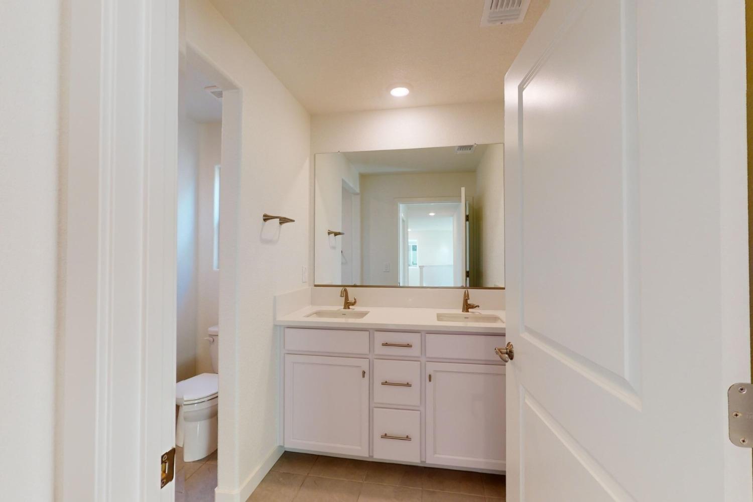 Detail Gallery Image 14 of 32 For 2449 Constellation Cir, Roseville,  CA 95747 - 3 Beds | 2/1 Baths