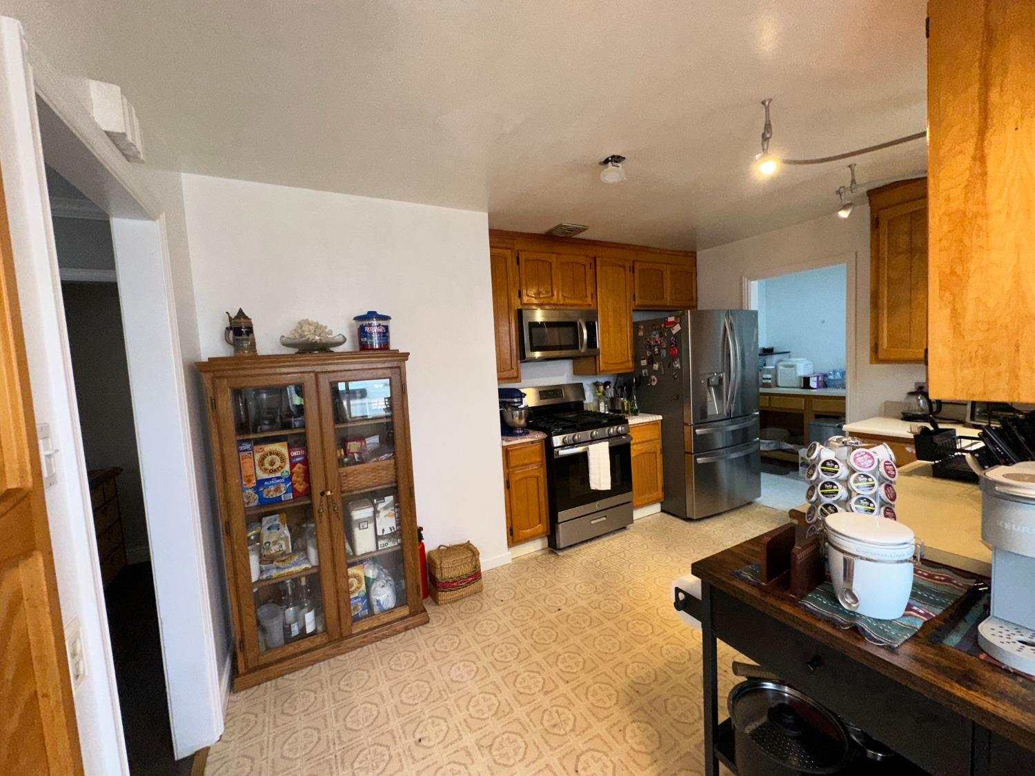 Detail Gallery Image 13 of 46 For 14942 Western Ave, San Leandro,  CA 94578 - 3 Beds | 2 Baths