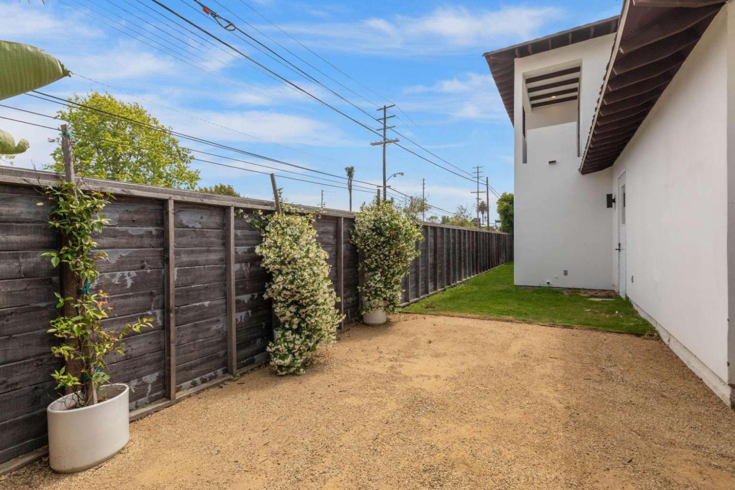 Detail Gallery Image 42 of 44 For 3496 Redwood Ave, Los Angeles,  CA 90066 - 4 Beds | 4/1 Baths