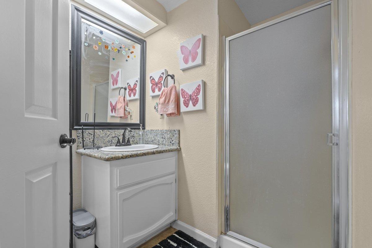 Detail Gallery Image 17 of 25 For 9382 Soaring Oaks Dr, Elk Grove,  CA 95758 - 4 Beds | 2/1 Baths