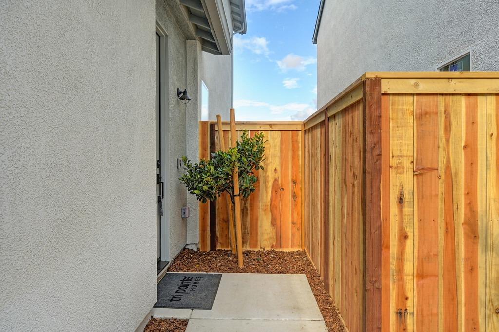 Detail Gallery Image 6 of 47 For 733 Greg Thatch Cir, Sacramento,  CA 95635 - 3 Beds | 2/1 Baths