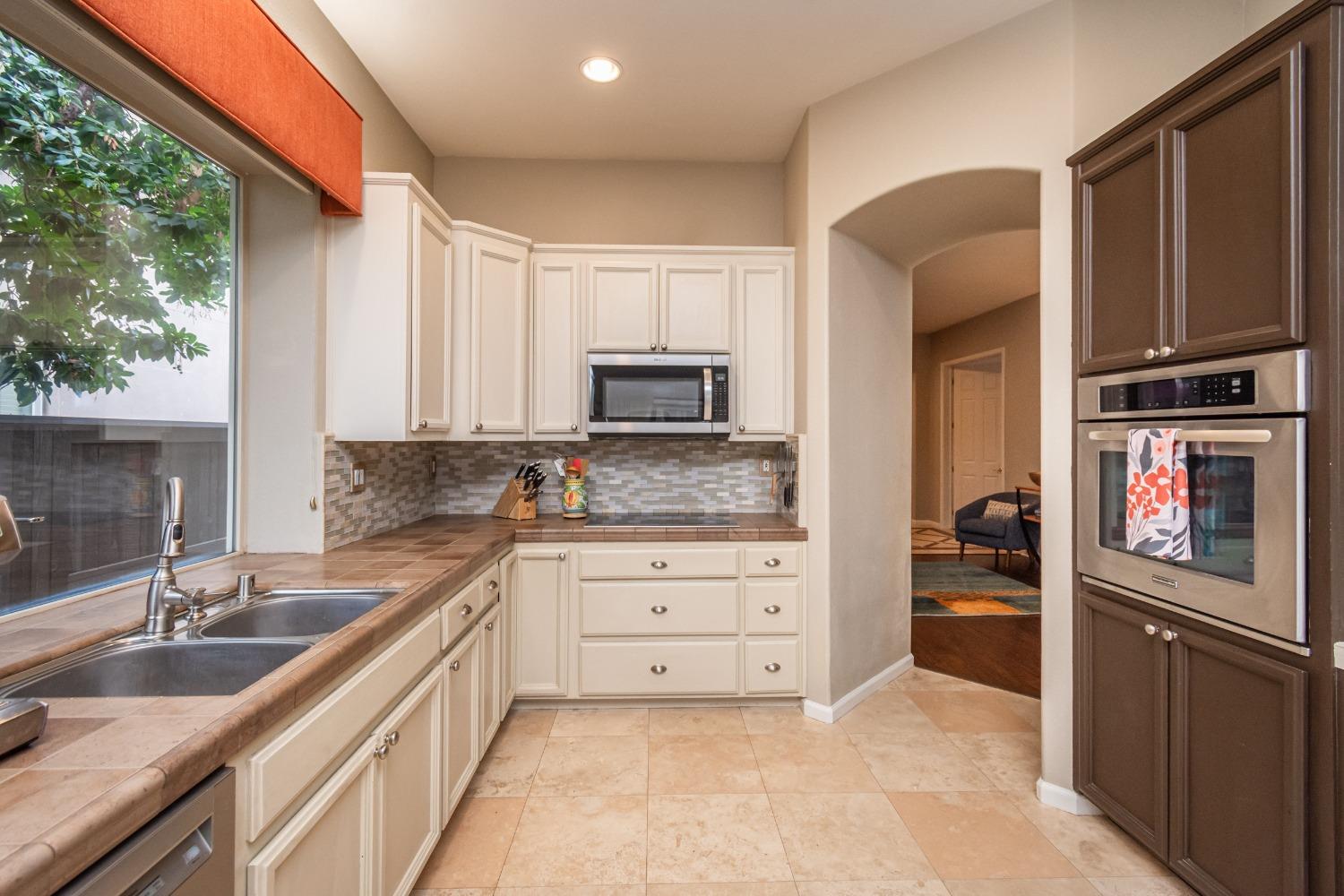 Detail Gallery Image 9 of 33 For 4029 Redondo Dr, El Dorado Hills,  CA 95762 - 3 Beds | 2 Baths