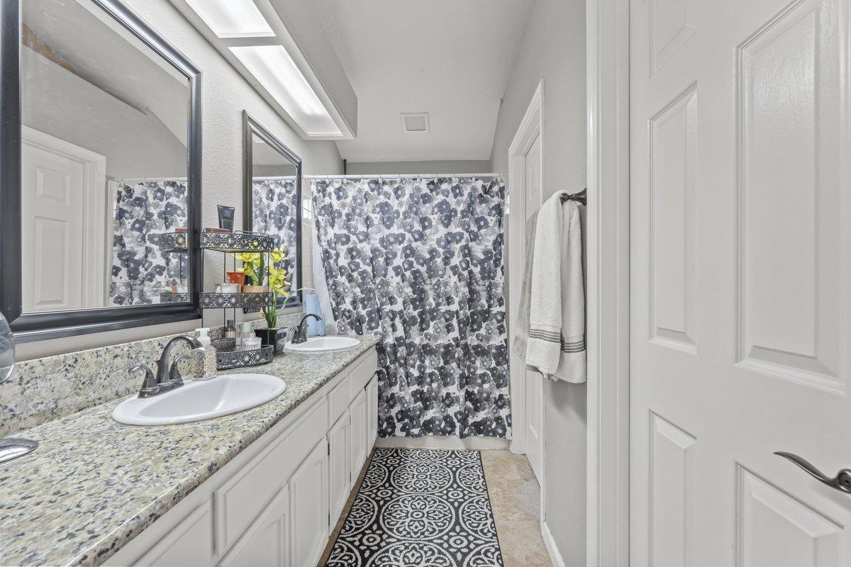 Detail Gallery Image 23 of 25 For 9382 Soaring Oaks Dr, Elk Grove,  CA 95758 - 4 Beds | 2/1 Baths