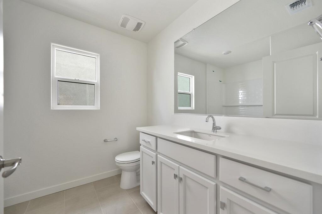 Detail Gallery Image 19 of 47 For 733 Greg Thatch Cir, Sacramento,  CA 95635 - 3 Beds | 2/1 Baths