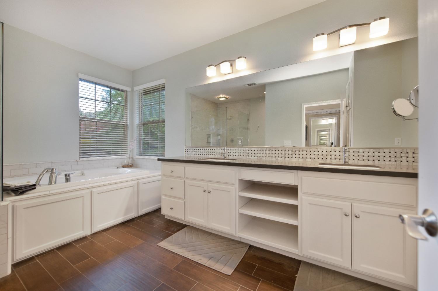 Detail Gallery Image 15 of 29 For 1287 Vintage Way, Auburn,  CA 95603 - 4 Beds | 4 Baths