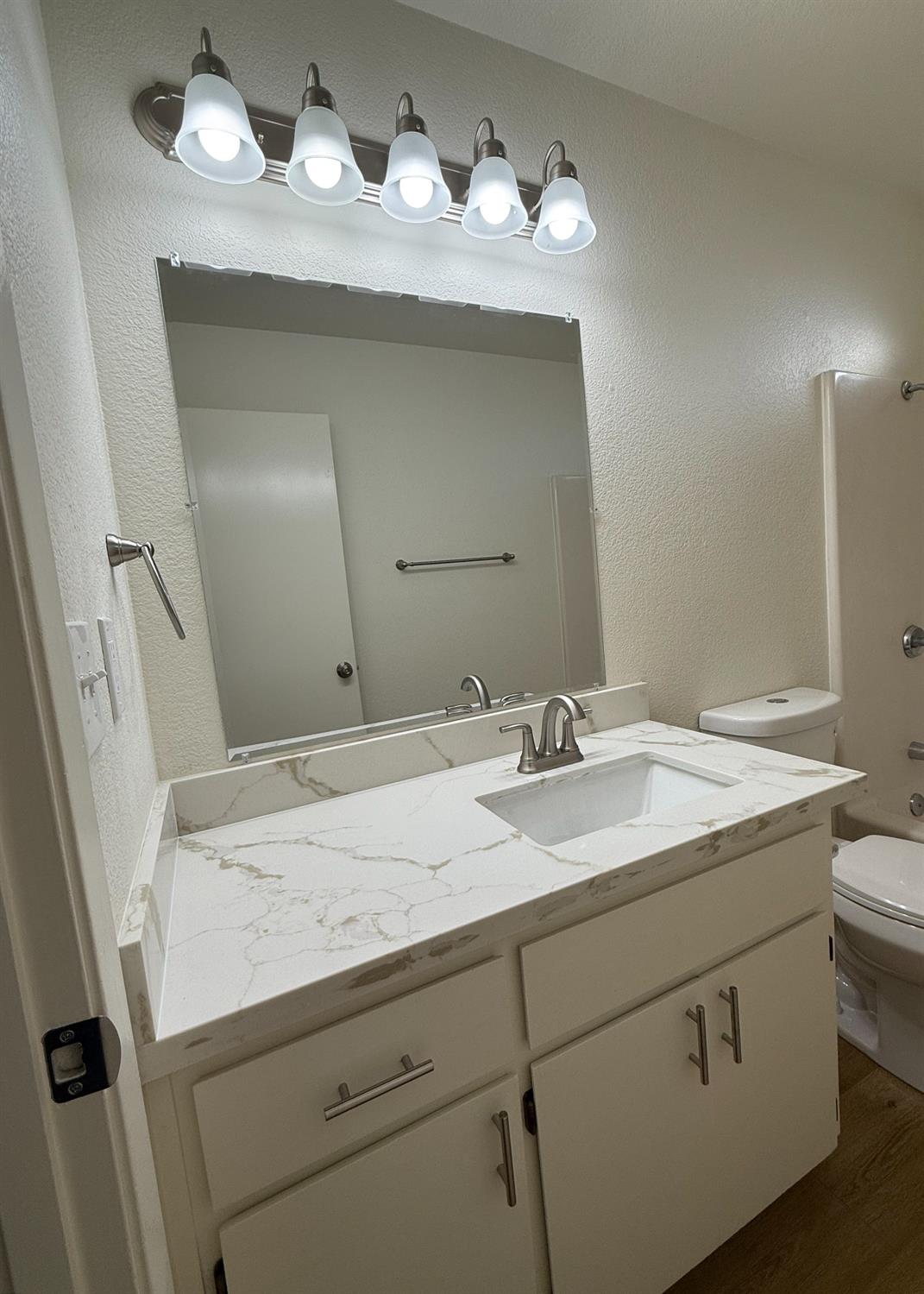 Detail Gallery Image 21 of 29 For 1633 Valmor Ct, Oakdale,  CA 95361 - 3 Beds | 2 Baths