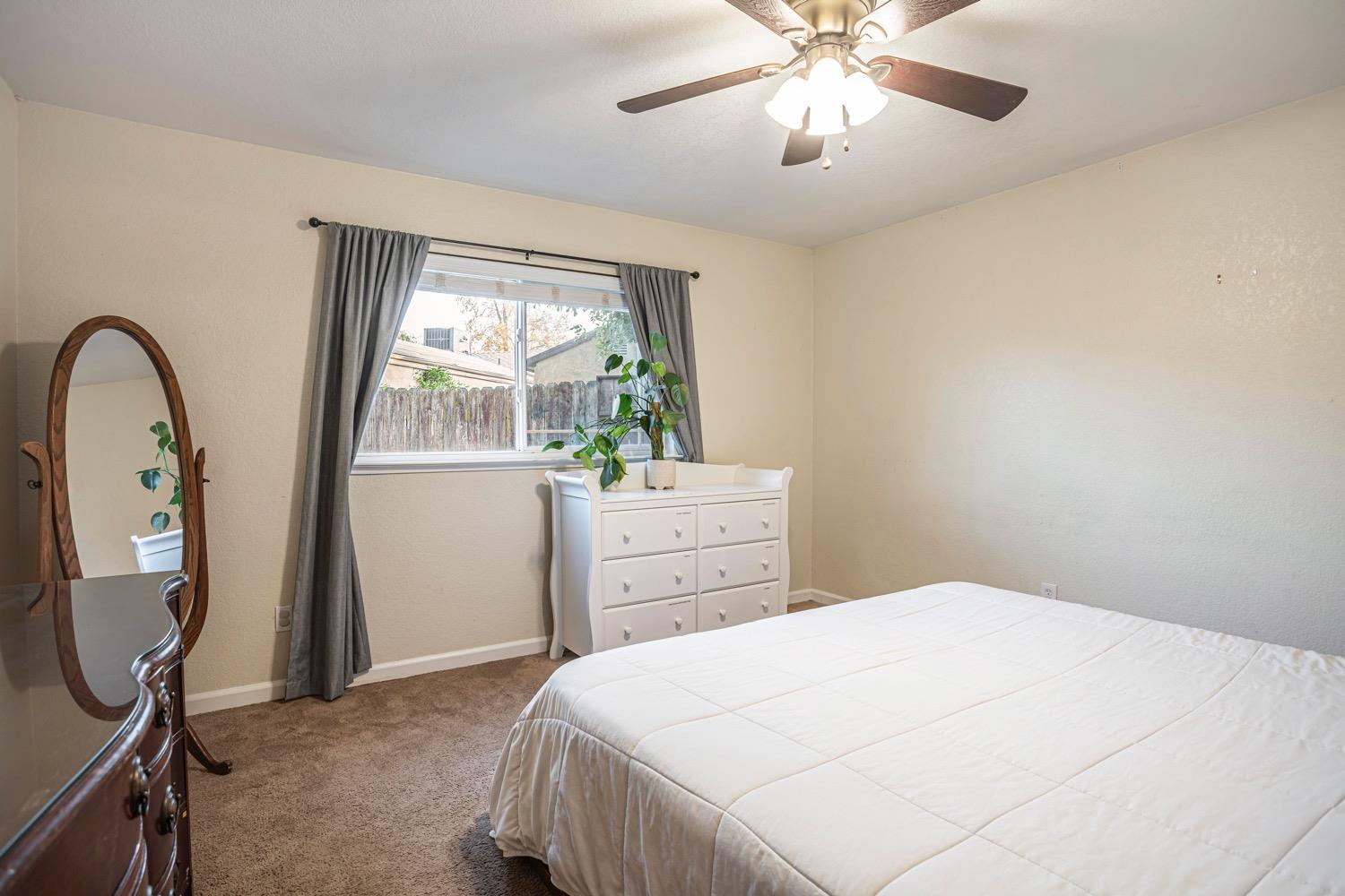 Detail Gallery Image 22 of 34 For 4645 Shallow Way, Sacramento,  CA 95820 - 4 Beds | 2 Baths