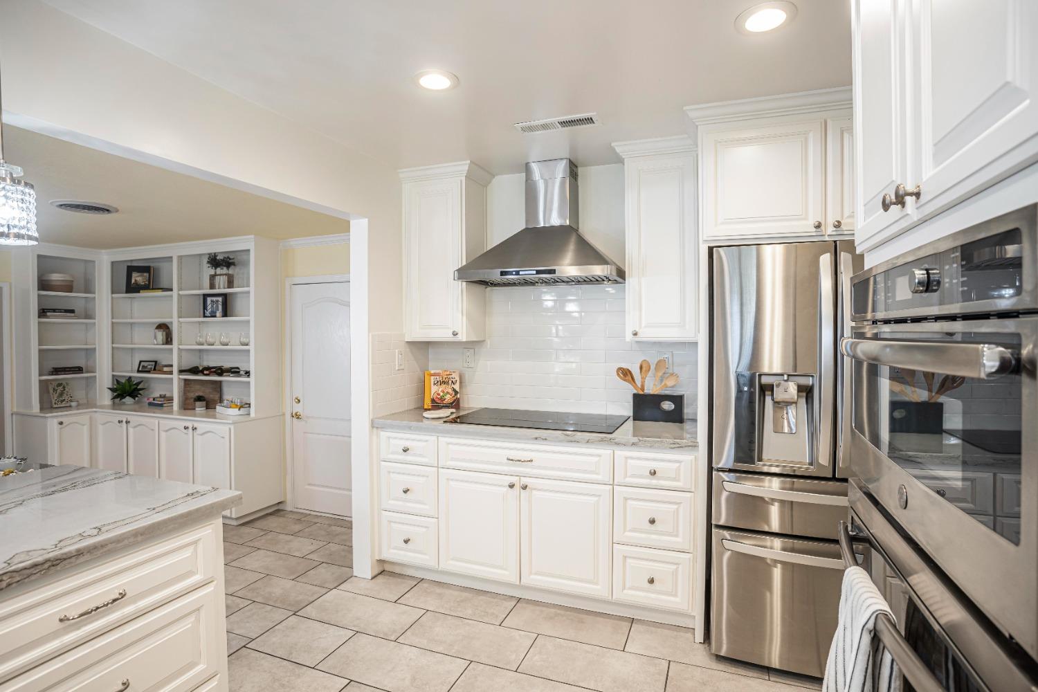 Detail Gallery Image 11 of 43 For 2221 Landon Ln, Sacramento,  CA 95825 - 4 Beds | 2/1 Baths