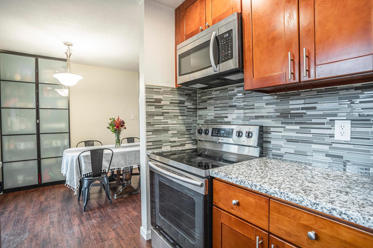 Detail Gallery Image 10 of 34 For 4645 Shallow Way, Sacramento,  CA 95820 - 4 Beds | 2 Baths