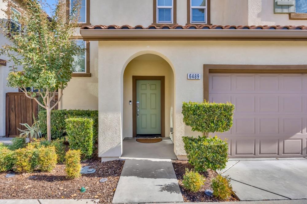 Detail Gallery Image 4 of 52 For 6489 Brando Loop, Fair Oaks,  CA 95628 - 3 Beds | 2/1 Baths