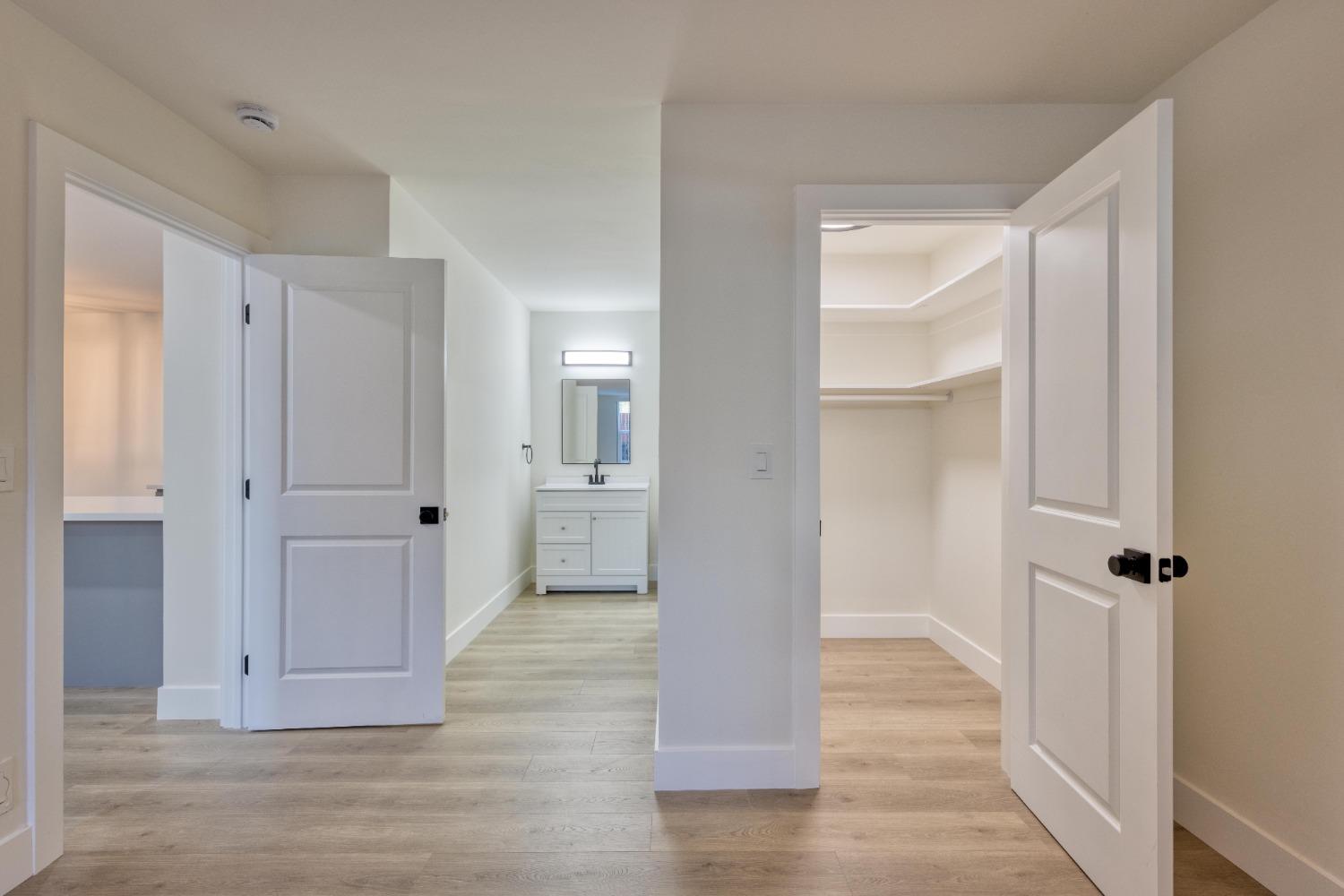 Detail Gallery Image 3 of 24 For 250 Whitmore St #109,  Oakland,  CA 94611 - 2 Beds | 2 Baths