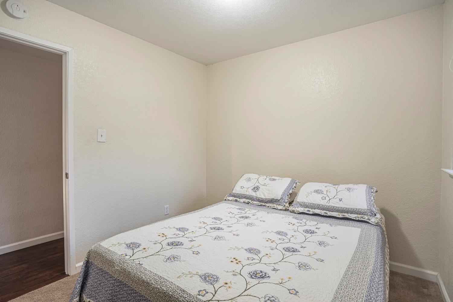 Detail Gallery Image 20 of 34 For 4645 Shallow Way, Sacramento,  CA 95820 - 4 Beds | 2 Baths