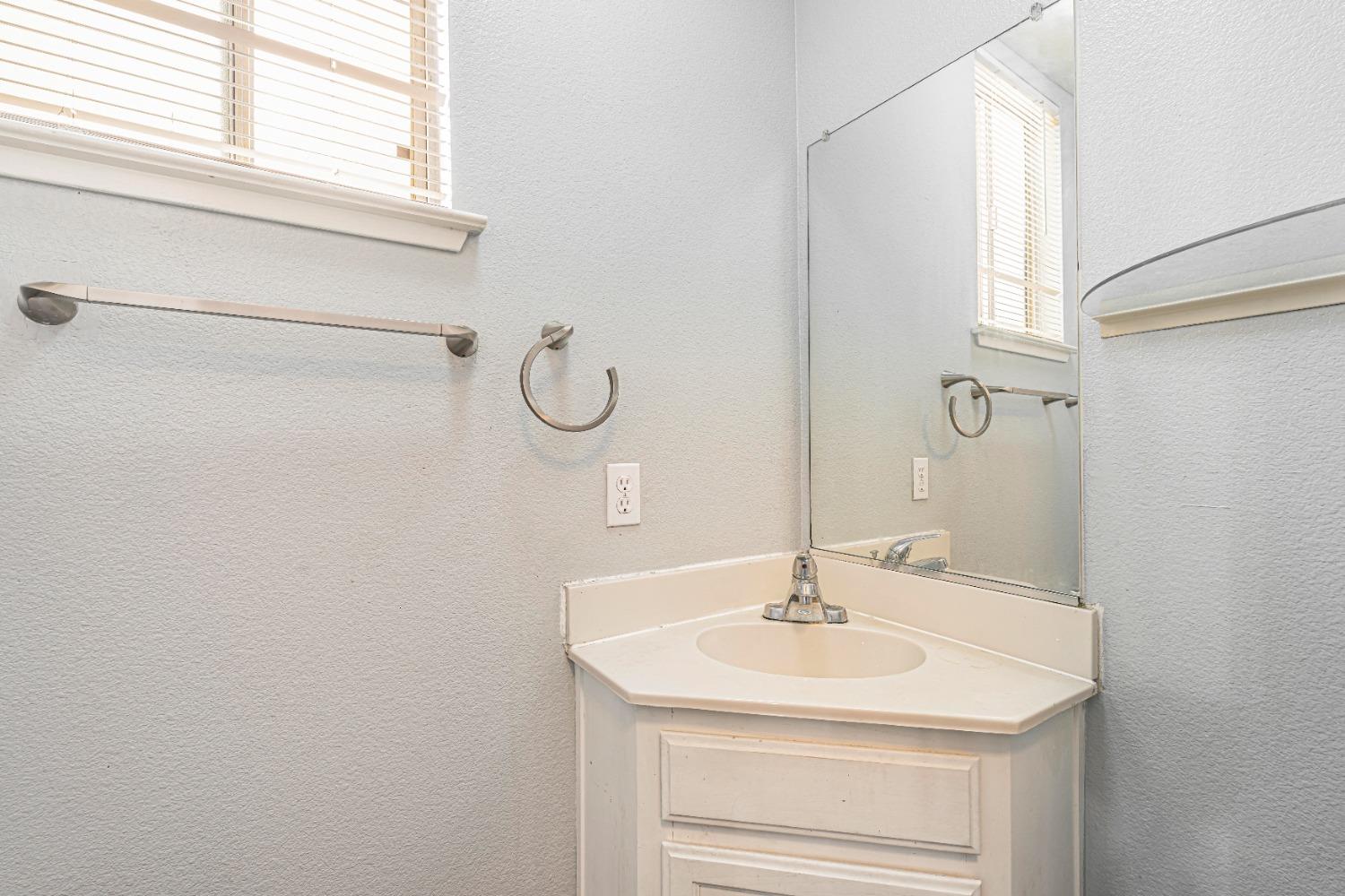 Detail Gallery Image 28 of 35 For 1507 Promenade Cir, Tracy,  CA 95376 - 5 Beds | 2/1 Baths