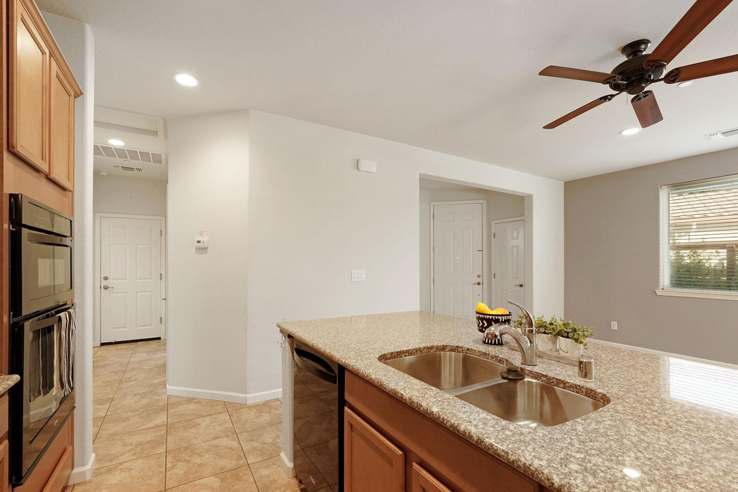 Detail Gallery Image 14 of 71 For 1534 Harvest Creek St, Manteca,  CA 95336 - 3 Beds | 2 Baths