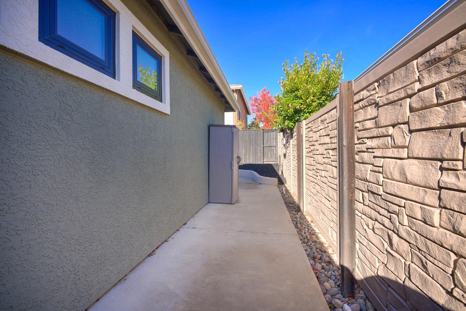 Detail Gallery Image 27 of 39 For 275 Marsalla Dr, Folsom,  CA 95630 - 2 Beds | 2 Baths