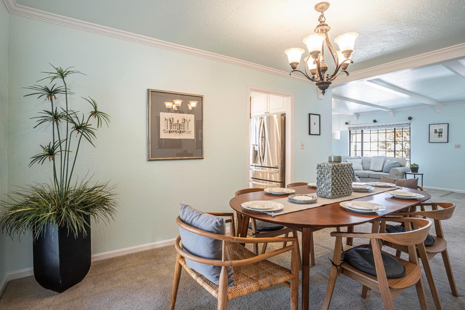 Detail Gallery Image 14 of 43 For 2221 Landon Ln, Sacramento,  CA 95825 - 4 Beds | 2/1 Baths