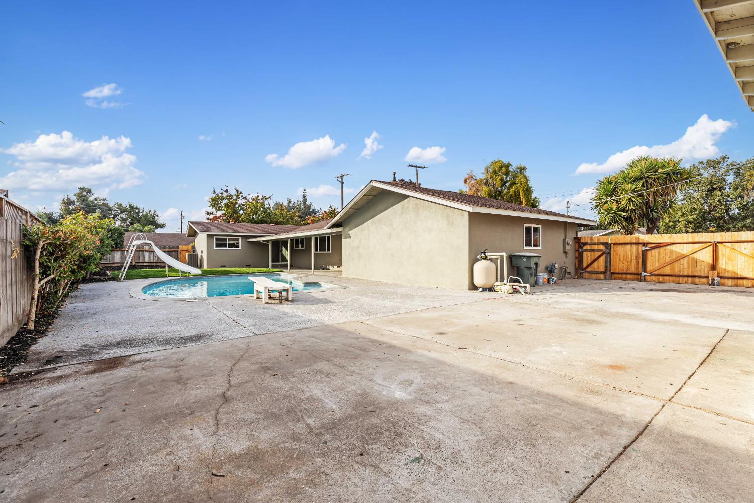 Detail Gallery Image 43 of 52 For 300 Hastings Ln, Modesto,  CA 95350 - 4 Beds | 2/1 Baths