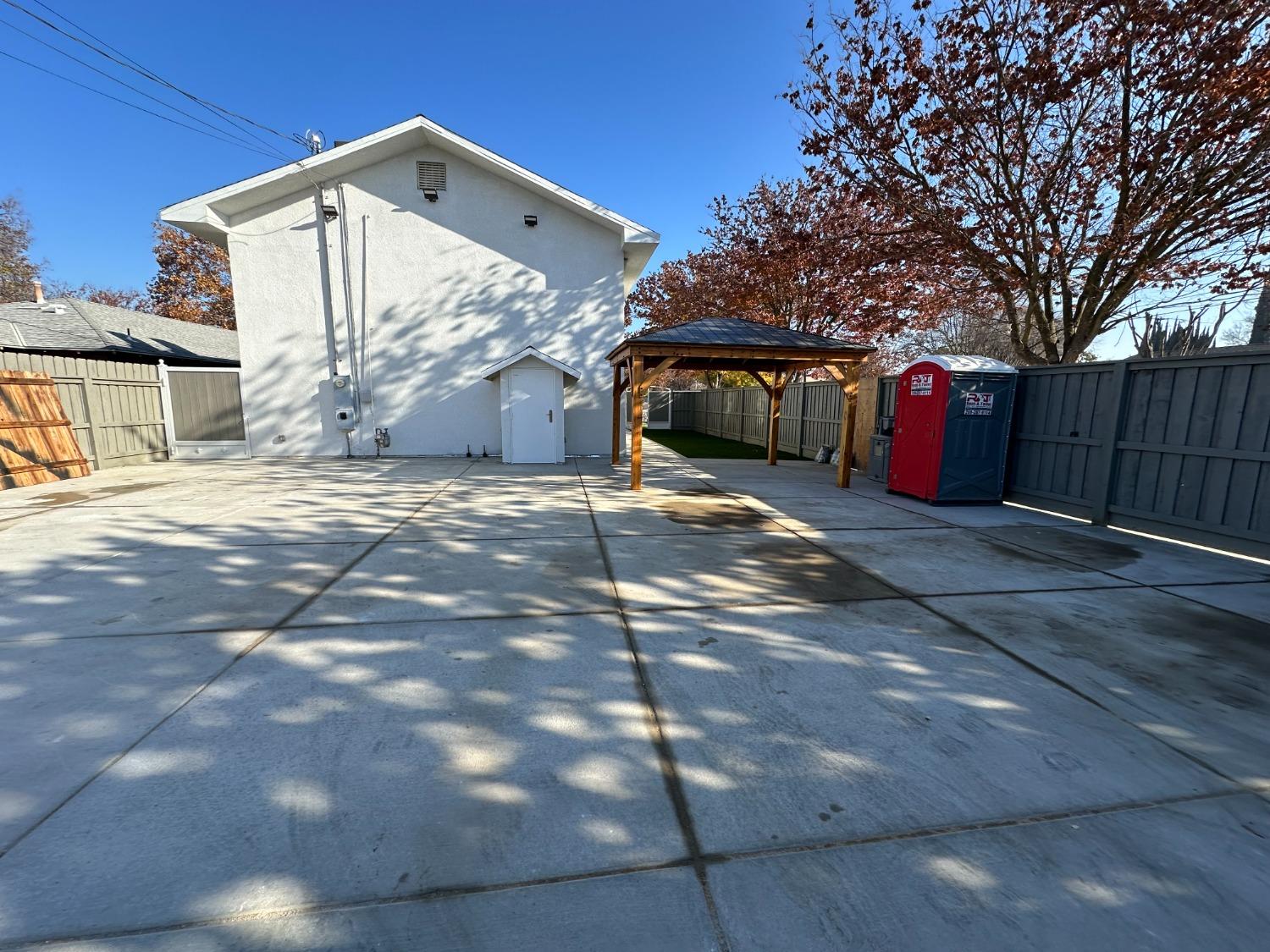 Detail Gallery Image 3 of 4 For 701 2nd St, Modesto,  CA 95351 - 2 Beds | 2/1 Baths