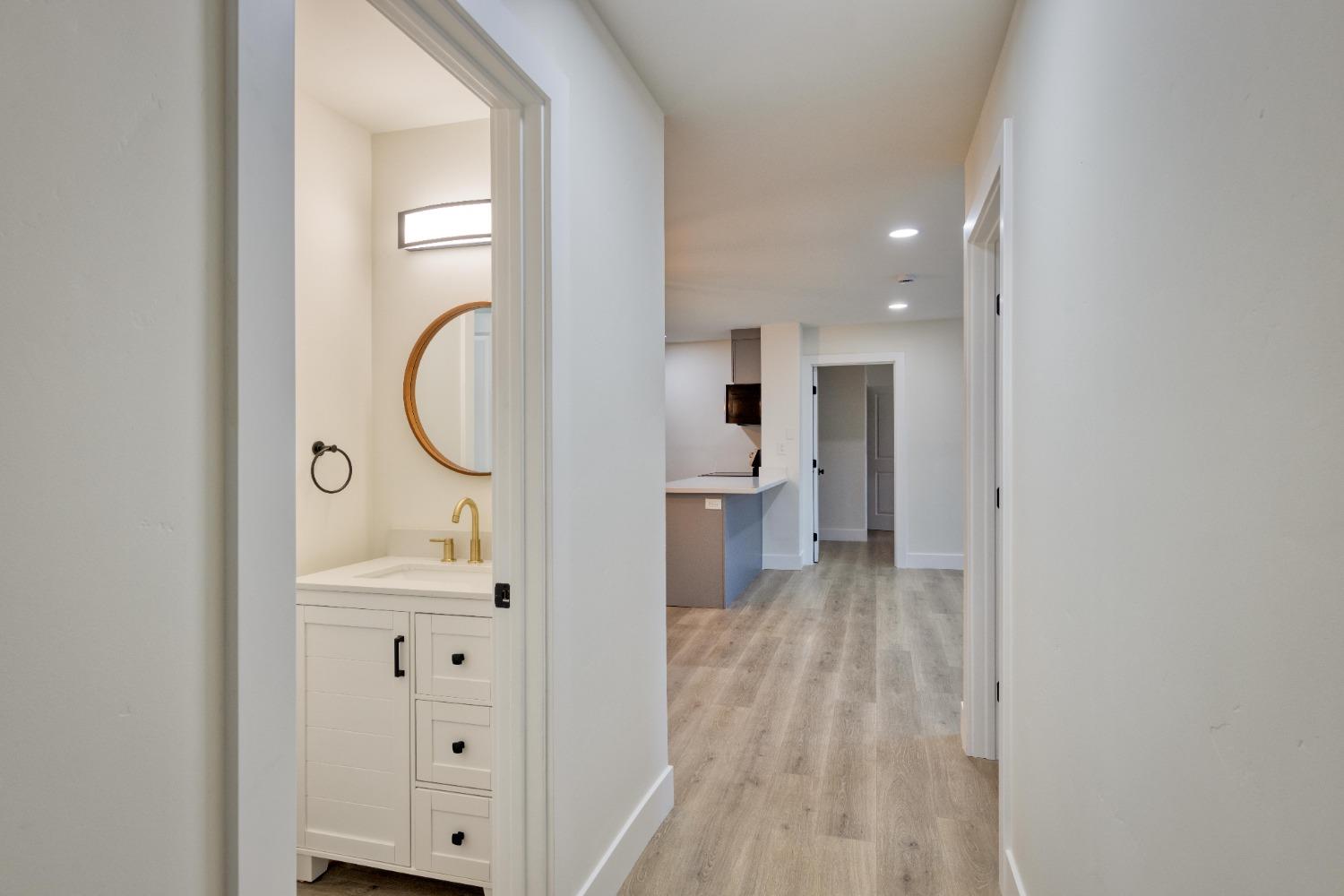 Detail Gallery Image 10 of 24 For 250 Whitmore St #109,  Oakland,  CA 94611 - 2 Beds | 2 Baths