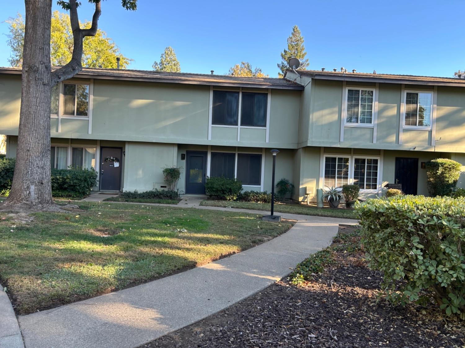 La Riviera Drive Unit B, Sacramento CA 95826