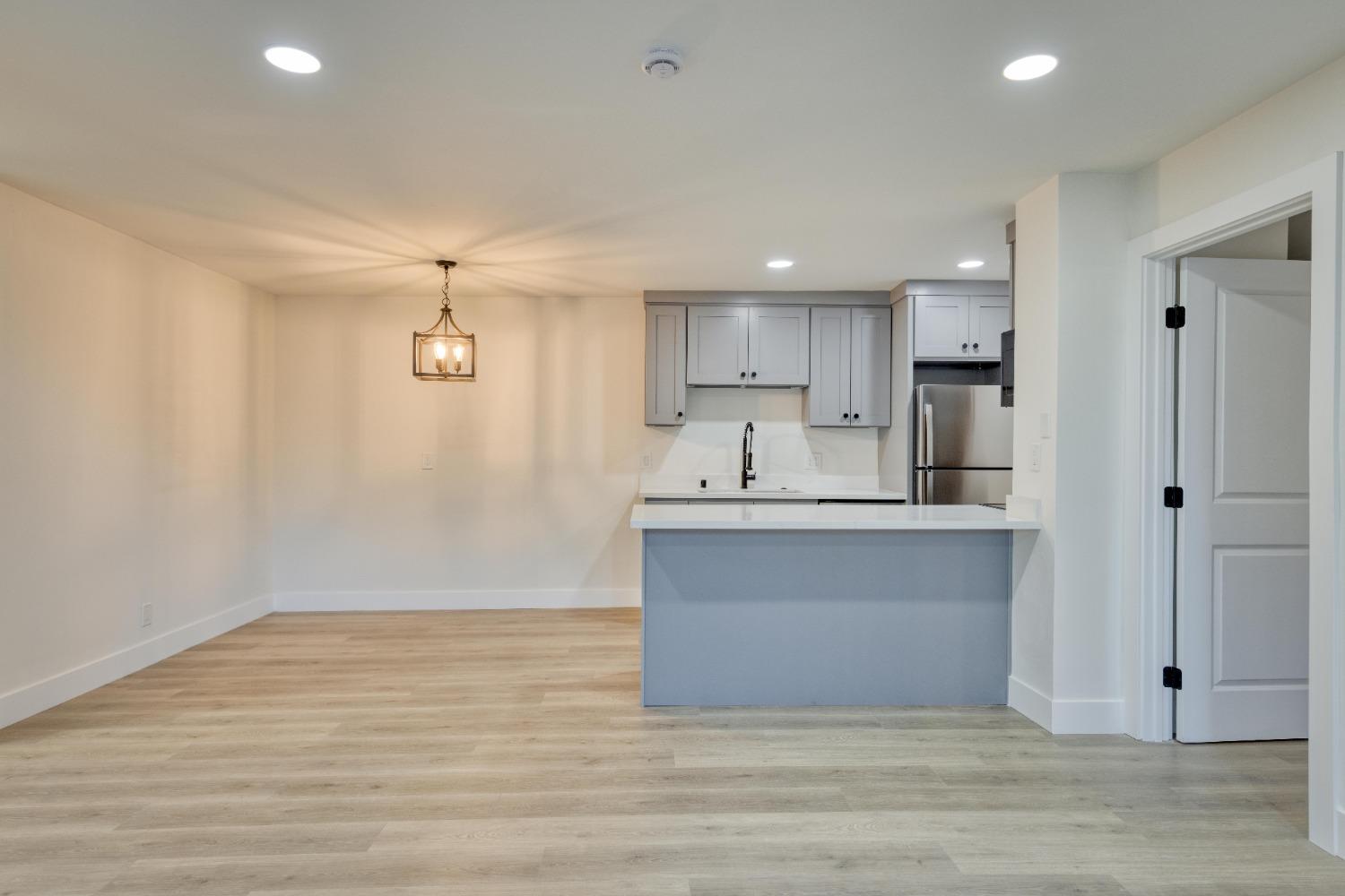 Detail Gallery Image 8 of 24 For 250 Whitmore St #109,  Oakland,  CA 94611 - 2 Beds | 2 Baths