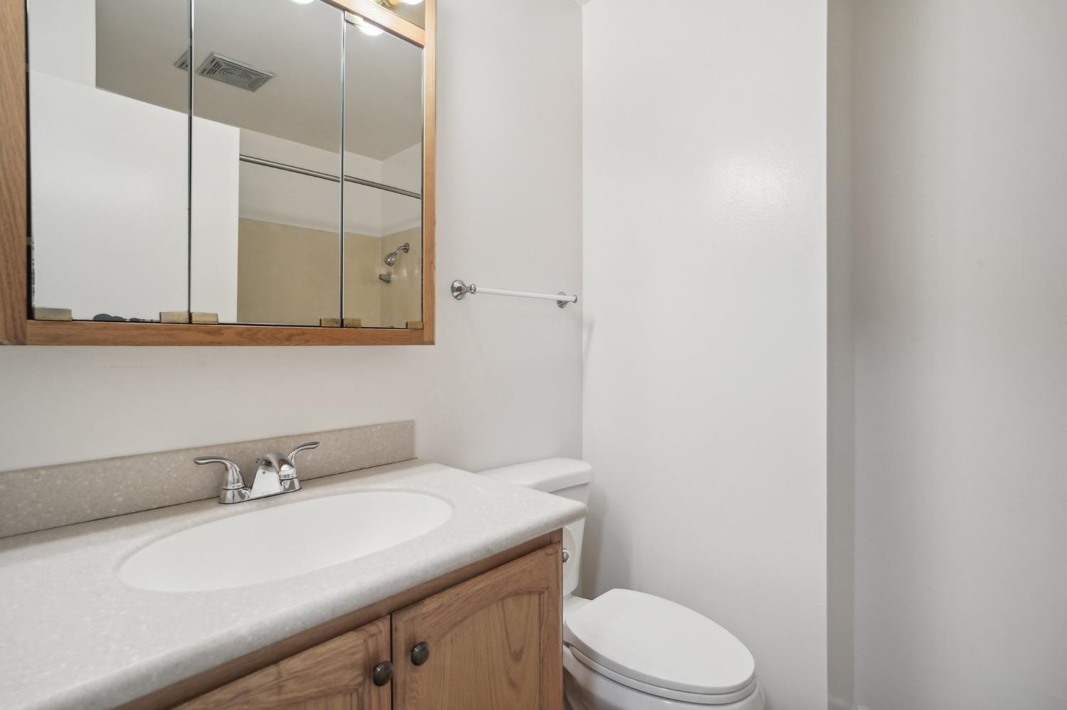 Detail Gallery Image 21 of 30 For 8837 La Riviera Dr #D,  Sacramento,  CA 95826 - 4 Beds | 2/1 Baths