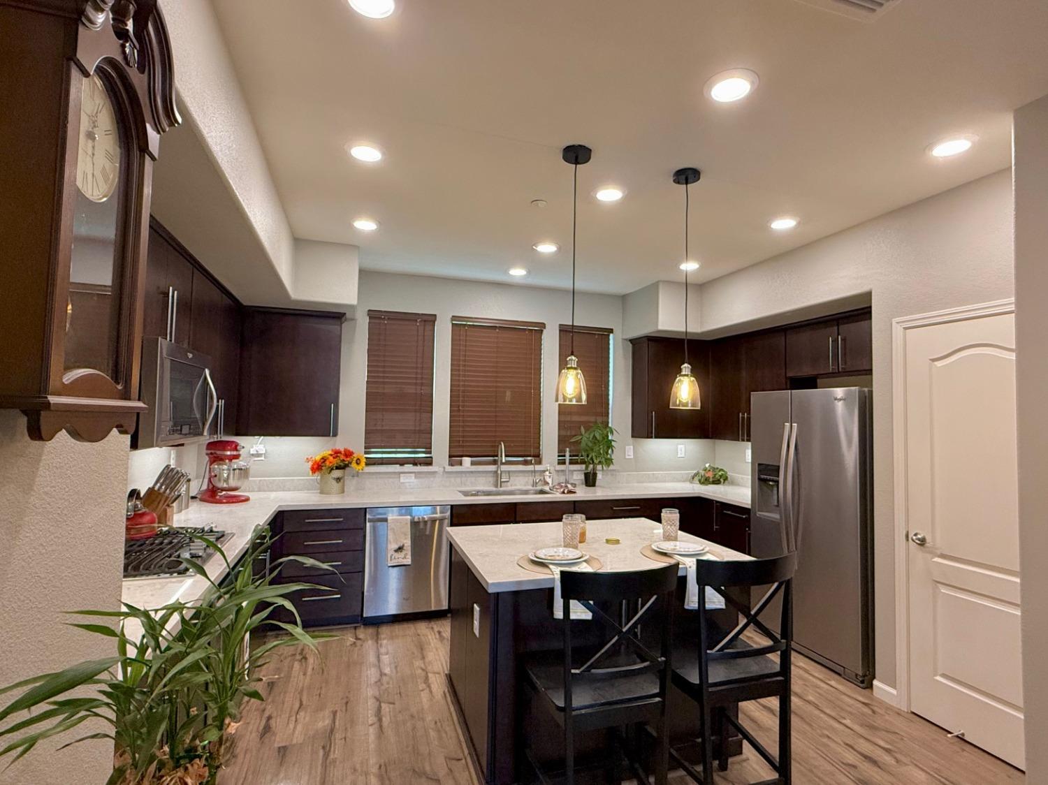 Detail Gallery Image 6 of 39 For 1280 Gusty Loop #4,  Livermore,  CA 94550 - 3 Beds | 3/1 Baths