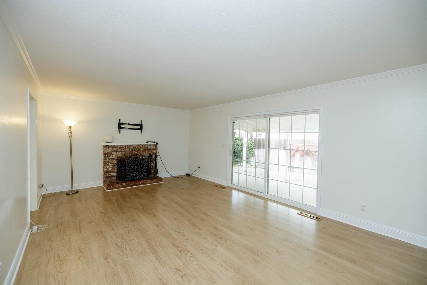 Detail Gallery Image 7 of 47 For 1001 Heidi Ave, Modesto,  CA 95350 - 3 Beds | 1/1 Baths