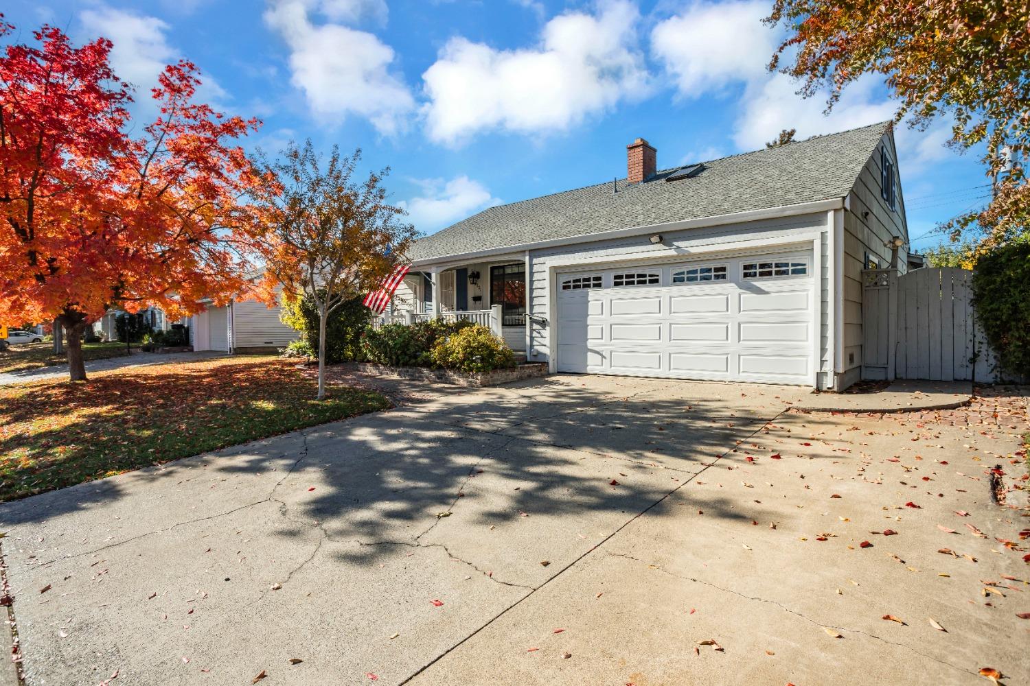 Detail Gallery Image 2 of 43 For 2221 Landon Ln, Sacramento,  CA 95825 - 4 Beds | 2/1 Baths