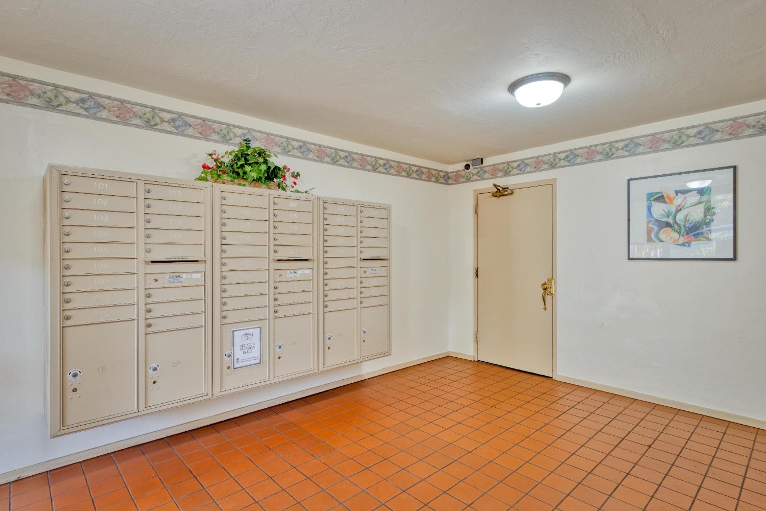 Detail Gallery Image 23 of 24 For 250 Whitmore St #109,  Oakland,  CA 94611 - 2 Beds | 2 Baths