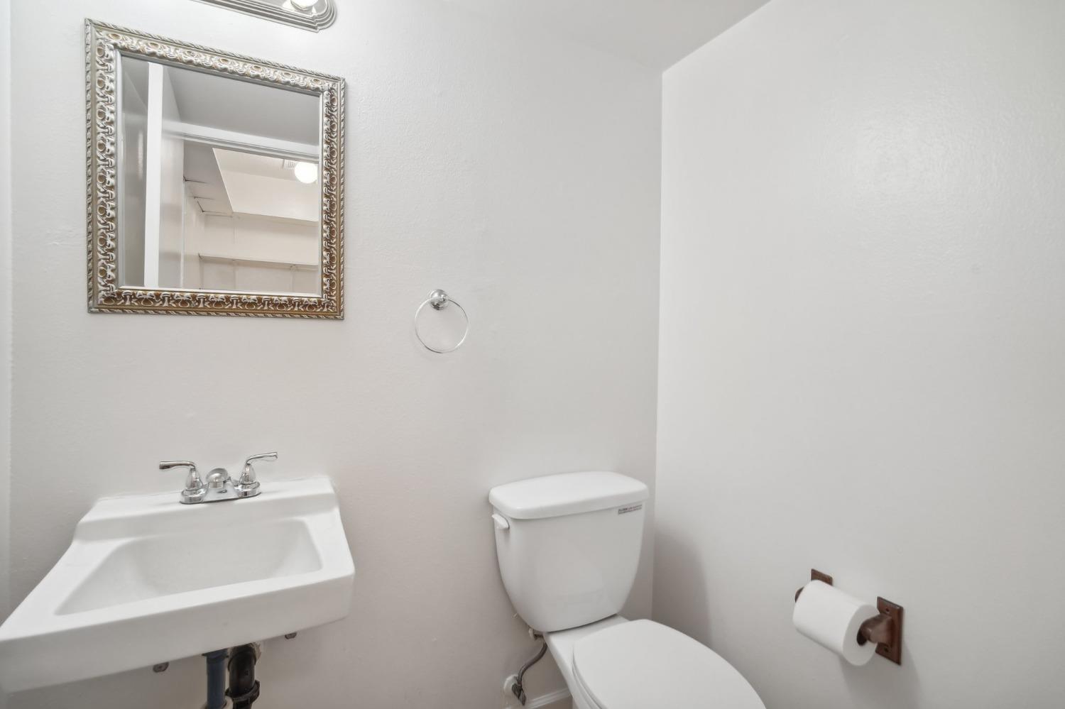 Detail Gallery Image 14 of 30 For 8837 La Riviera Dr #D,  Sacramento,  CA 95826 - 4 Beds | 2/1 Baths