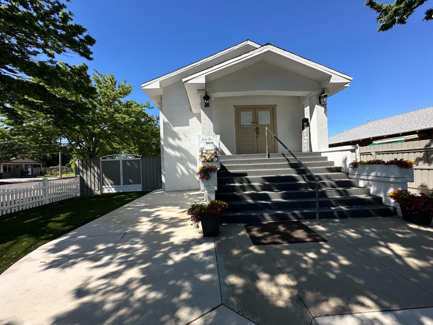 Detail Gallery Image 3 of 5 For 701 2nd St, Modesto,  CA 95351 - – Beds | – Baths