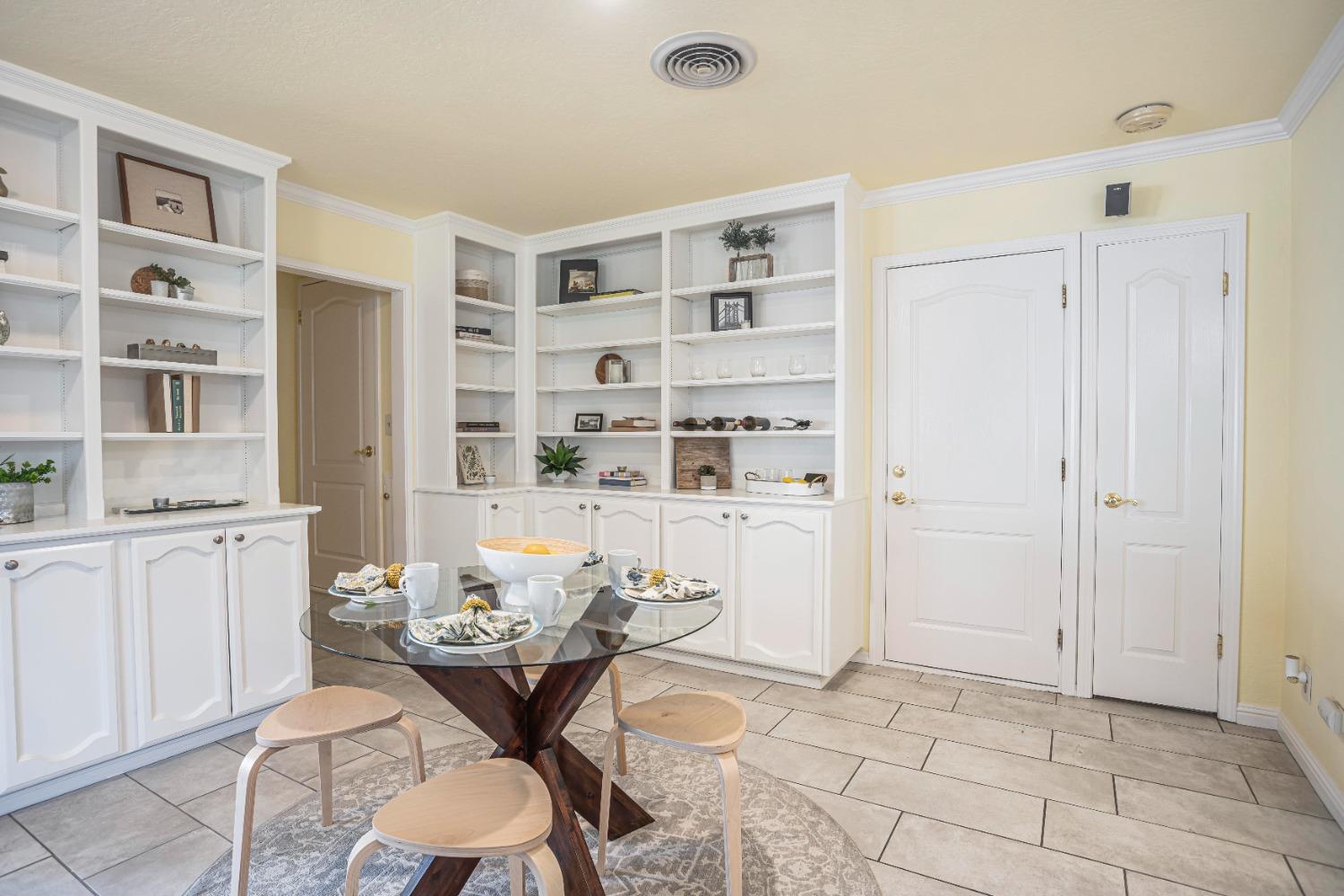 Detail Gallery Image 17 of 43 For 2221 Landon Ln, Sacramento,  CA 95825 - 4 Beds | 2/1 Baths