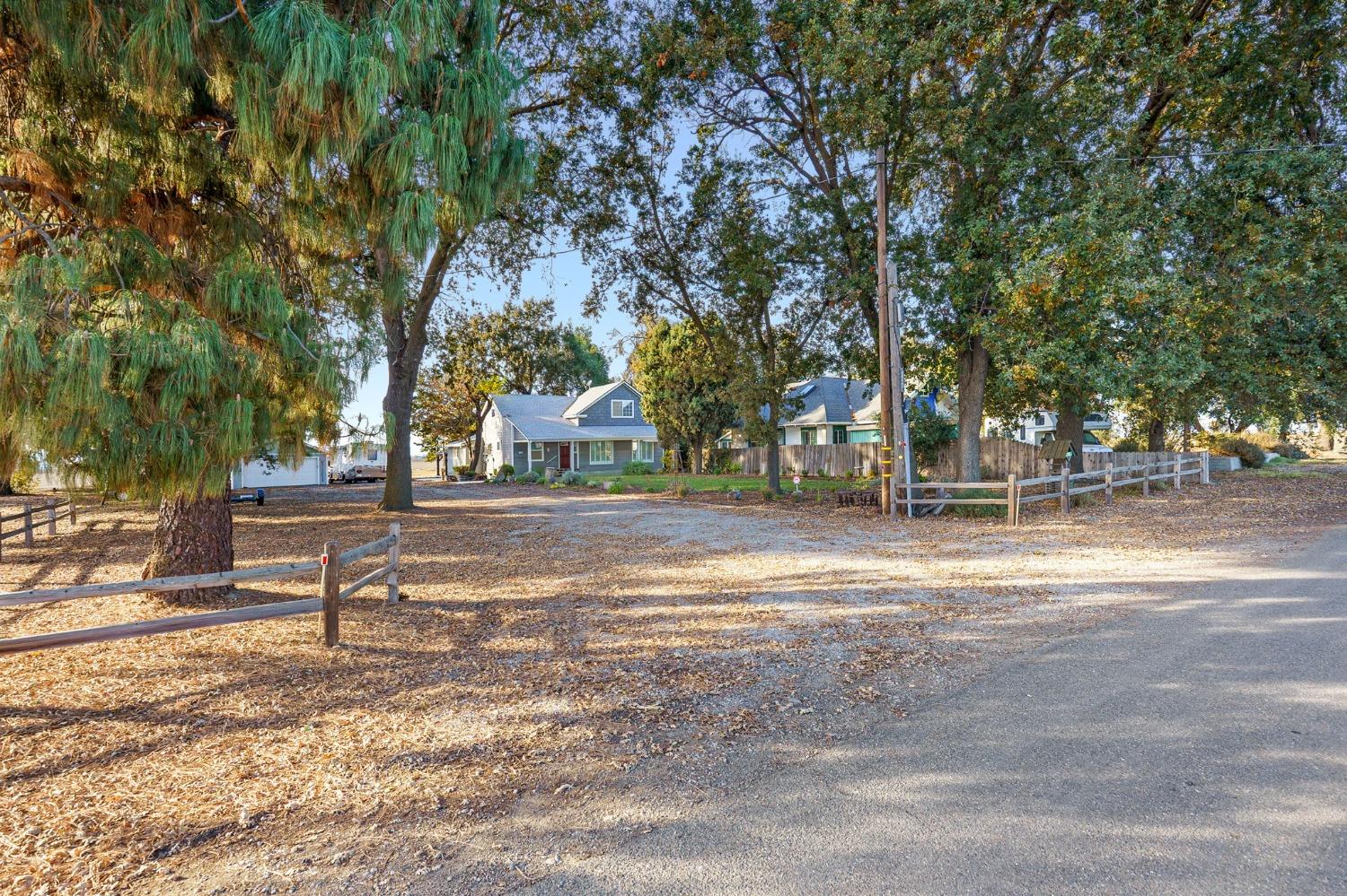 Detail Gallery Image 3 of 45 For 9232 Road 95, Woodland,  CA 95695 - 4 Beds | 2 Baths