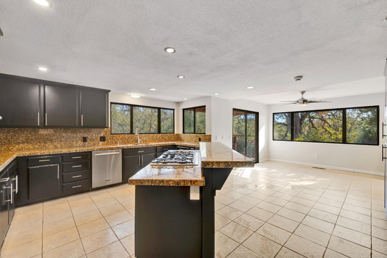 Detail Gallery Image 9 of 38 For 3921 Archwood Rd, Cameron Park,  CA 95682 - 2 Beds | 2 Baths