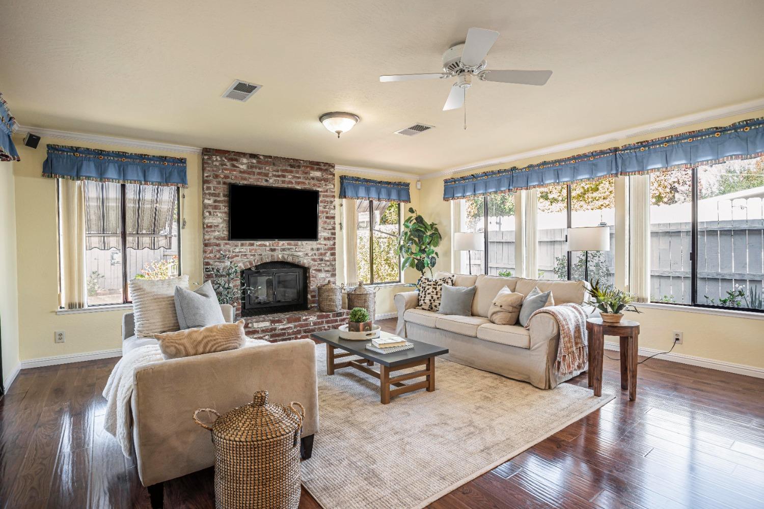 Detail Gallery Image 7 of 43 For 2221 Landon Ln, Sacramento,  CA 95825 - 4 Beds | 2/1 Baths