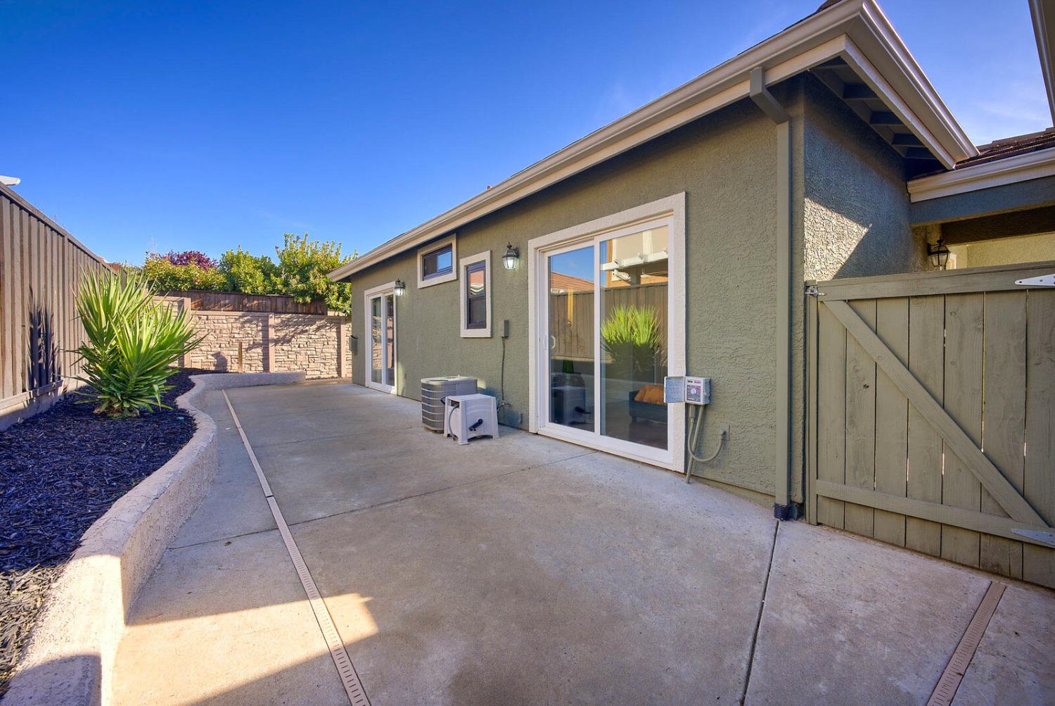 Detail Gallery Image 31 of 39 For 275 Marsalla Dr, Folsom,  CA 95630 - 2 Beds | 2 Baths