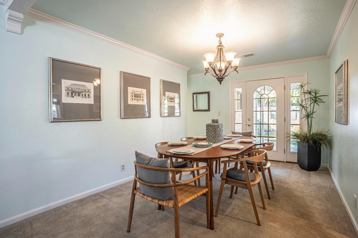 Detail Gallery Image 12 of 43 For 2221 Landon Ln, Sacramento,  CA 95825 - 4 Beds | 2/1 Baths