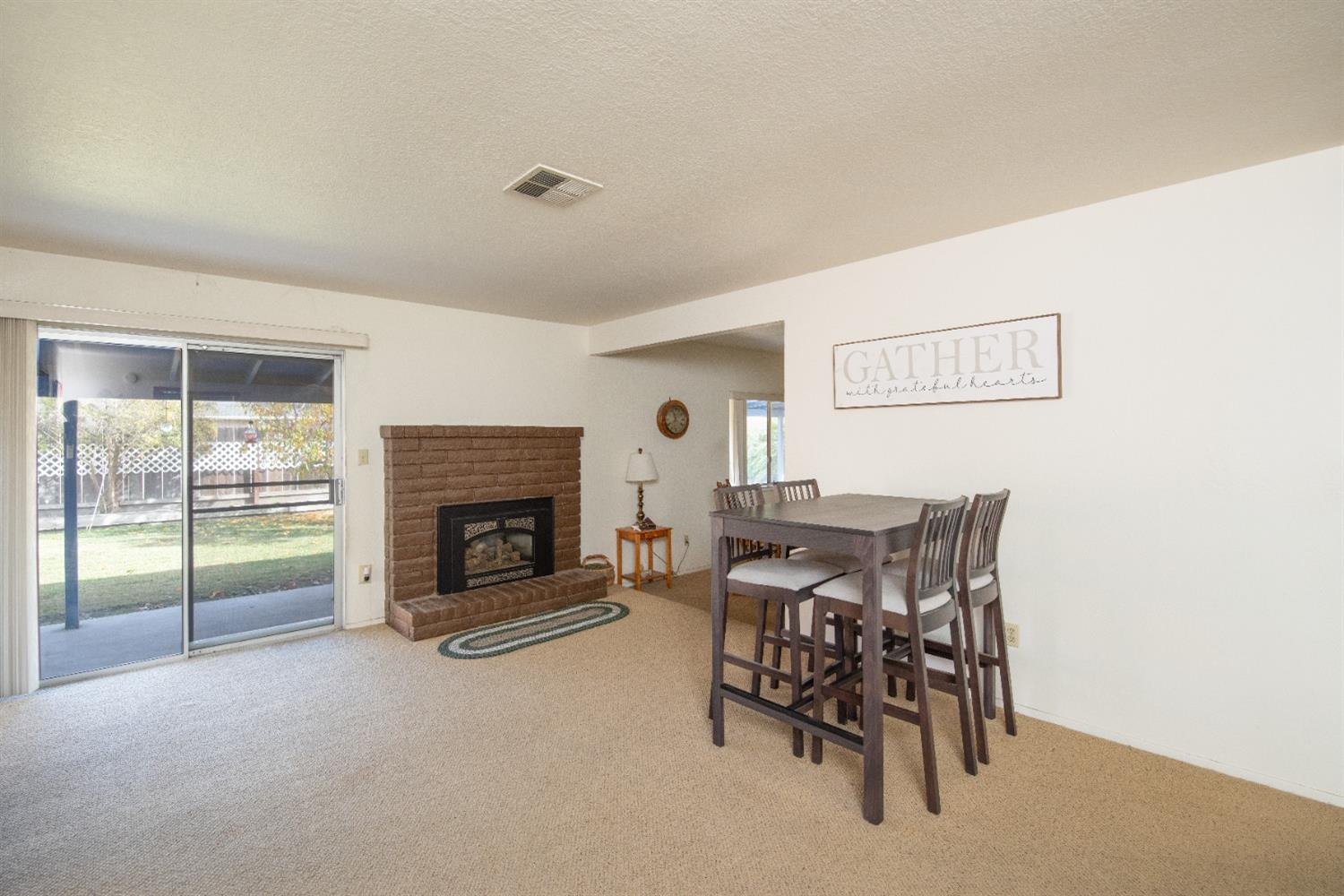 Detail Gallery Image 5 of 37 For 1638 Peachwood Ave, Ceres,  CA 95307 - 3 Beds | 2 Baths