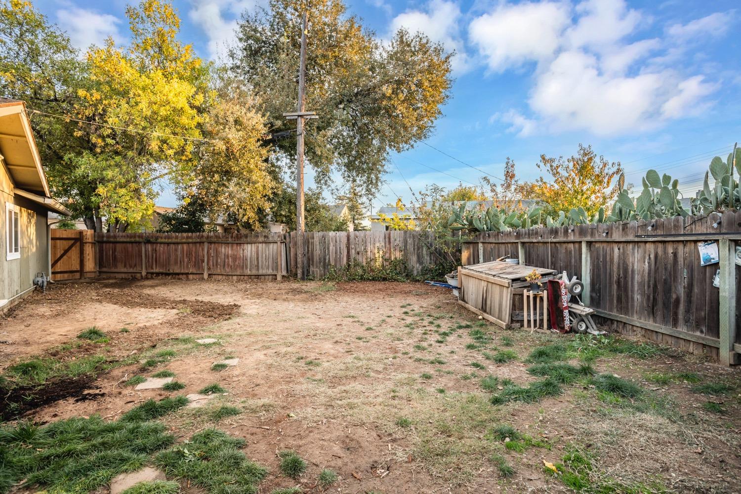 Detail Gallery Image 34 of 34 For 4645 Shallow Way, Sacramento,  CA 95820 - 4 Beds | 2 Baths