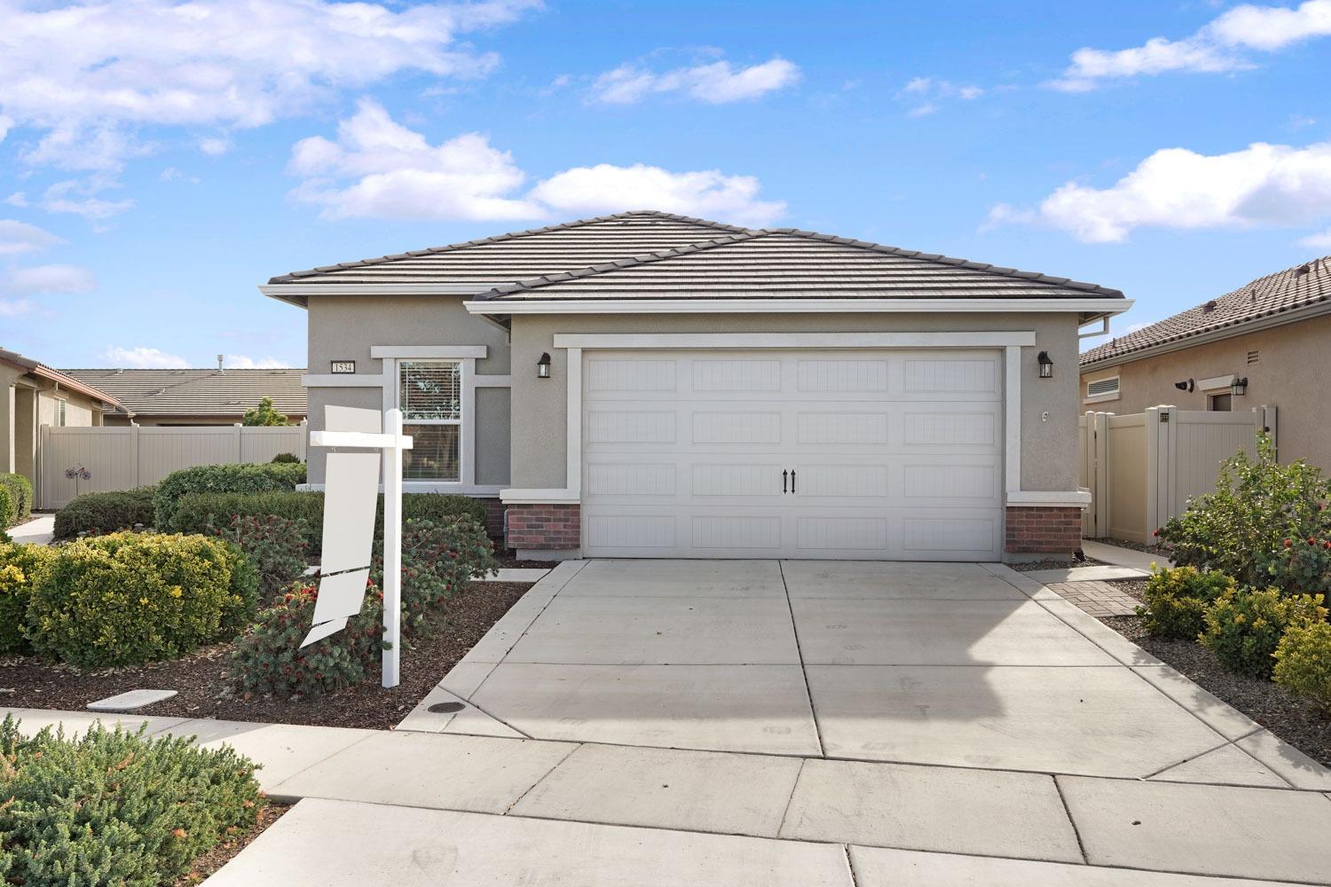 Detail Gallery Image 1 of 71 For 1534 Harvest Creek St, Manteca,  CA 95336 - 3 Beds | 2 Baths